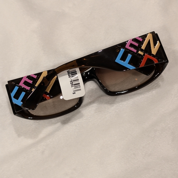 Fendi Sunglasses Multicolor Accents - Picture 4 of 9